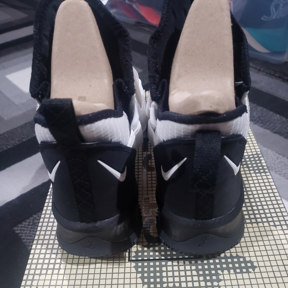 LEBRON SHOES - Picture 3 of 4